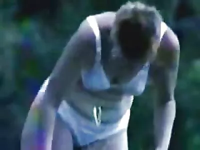 Videoclipul Give It To Me (Angela Crystal, Alyssa, poze fete nud Roxy Rox, Alyssa Cole)