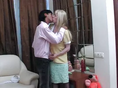 Videoclipul Doctor Feet Fucker femei goale imagini (Diamond Foxxx, Ryan Ryder)