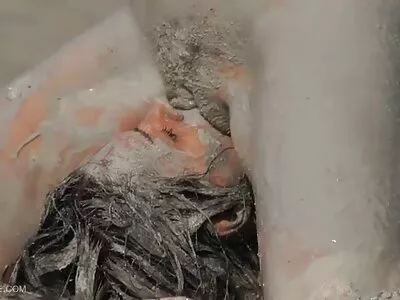 Puiul fierbinte poze femei goale gratis