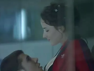 Videoclip privind poze cu femei goale evitarea plăților (Sharon Pink)