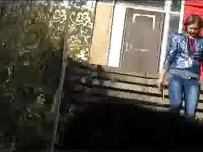 Ușă deschisă imagini fete goale