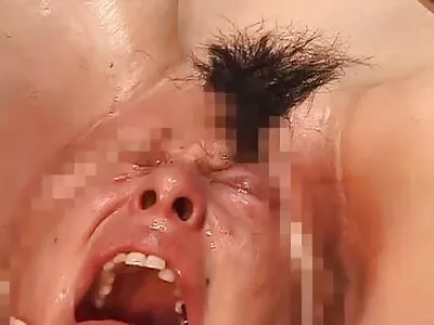 Videoclipul From Russia poze fete goale To Bang (Crystal Rush)
