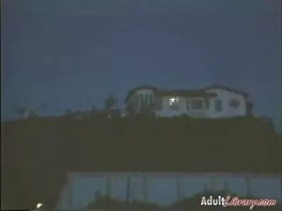 Nu-mi tragi fratele, cățea! videoclip (Keiran Lee, fete goale poze Dakota Skye)