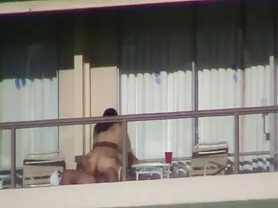 Videoclip cu poze fete nud Bomb Booty (Harmonie Marquise)