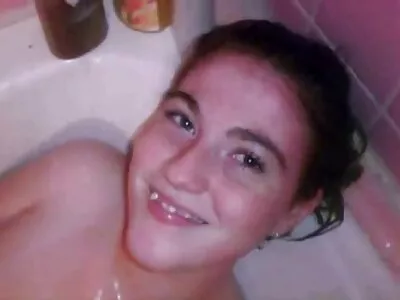 Videoclipul Massage Me (Lily poze nud cu fete Love, Jessica Rayne)
