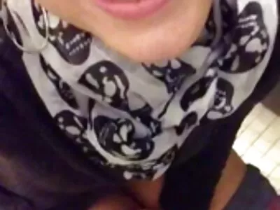 Videoclipul Lick The femei dezgolite de tot poze Tip (Alaina Brooke)
