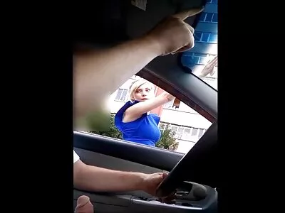 Videoclipul Milfs Destroying The Poor Guy (Holly Halston, poze cu fete goale Brandi Edwards)