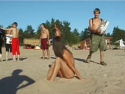 Videoclip Drip Drop poze cu femei goale (Gabriella Paltrova)