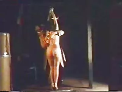 Videoclip cu Lube Wrestling (Kim poze cu femeidezbracate Kennedy, Delila Darling, Taylor Pink)